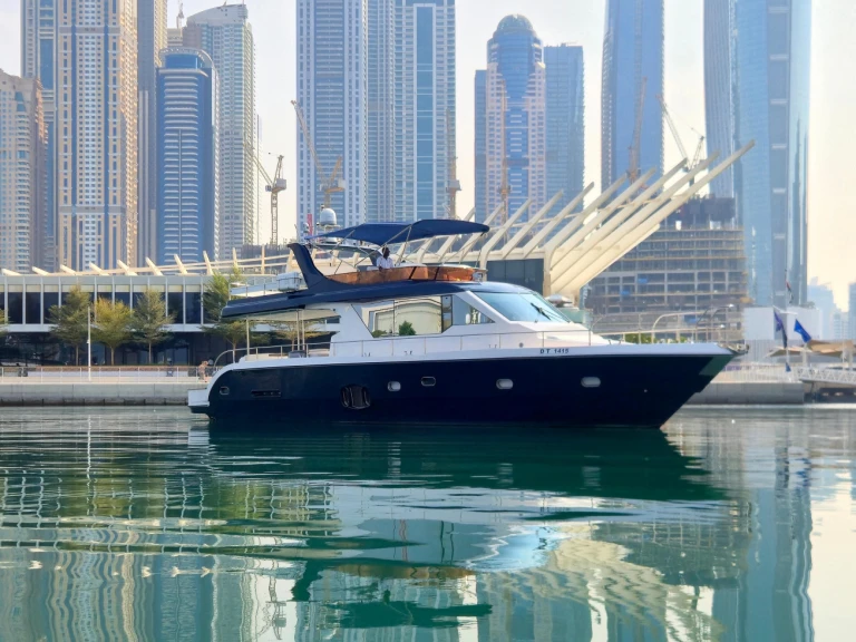 Yacht mieten in Dubai Marina zum besten Preis