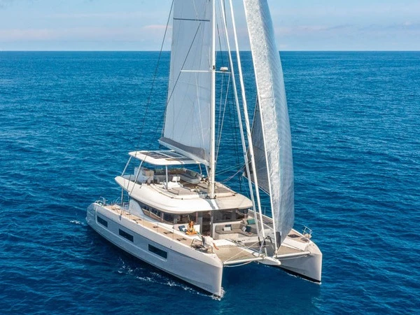 YachtCharter in Cugnana Verde - Lagoon Lagoon 60 auf SamBoat