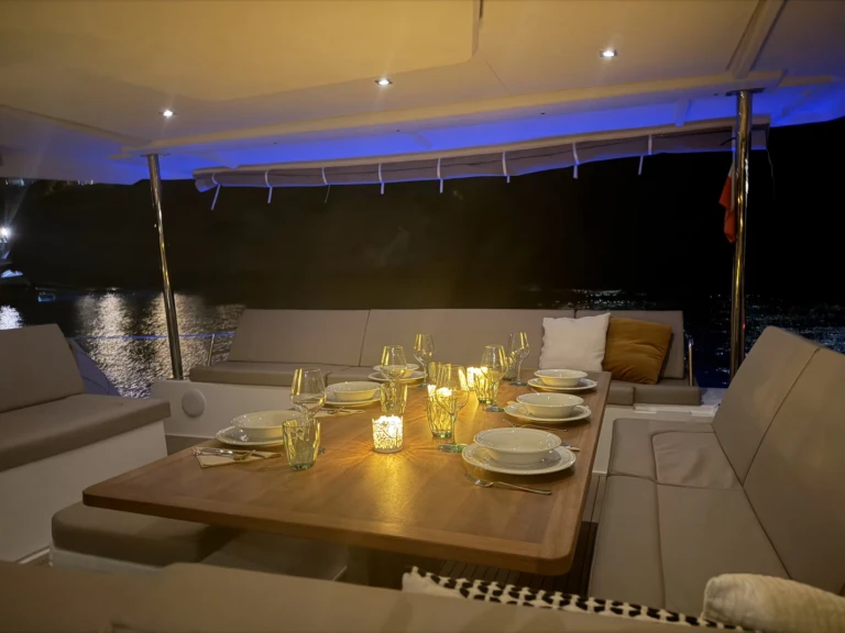 YachtCharter in Álimos - Fountaine Pajot Aura 51 auf SamBoat