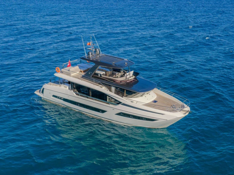 Yacht mit oder ohne Skipper Prestige Yachts mieten in Neapel