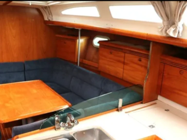 YachtCharter in Oban - Jeanneau Sun Odyssey 43 auf SamBoat