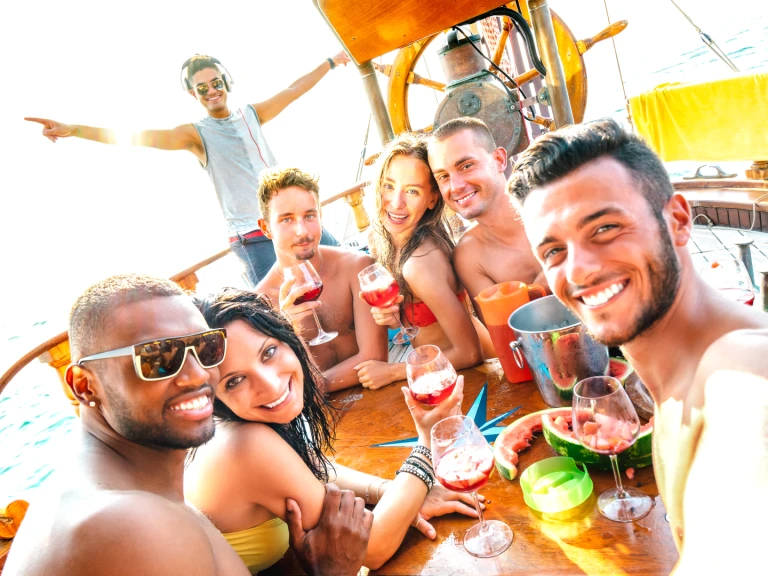 Motorboot mit oder ohne Skipper Custom Made mieten in Cancún