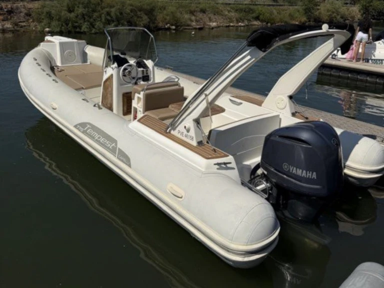Schlauchboot mit oder ohne Skipper Capelli mieten in Frankreich