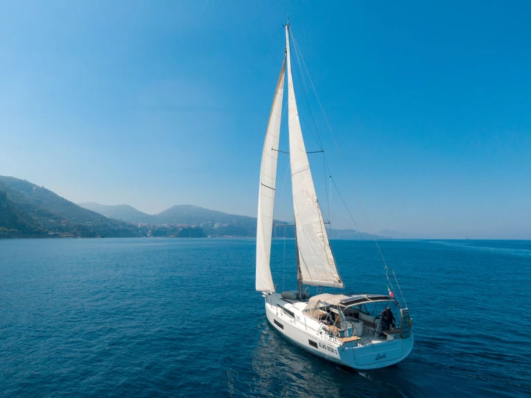 Ein Bénéteau Oceanis 46.1 mieten in Olbia