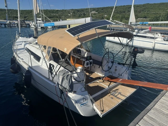 Ein Dufour Dufour 350 Grand Large mieten in Punat