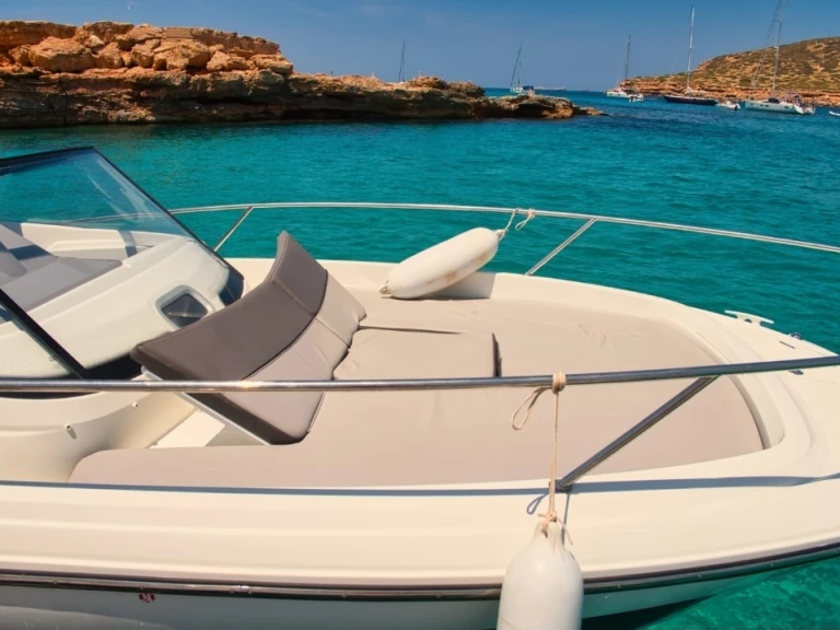 YachtCharter in Sant Antoni de Portmany - Jeanneau Cap Camarat 7.5 WA auf SamBoat