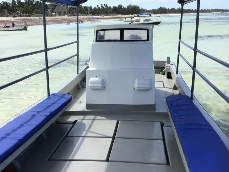 Boot mieten Pwani Mchangani günstig Chris Craft Calypso 26