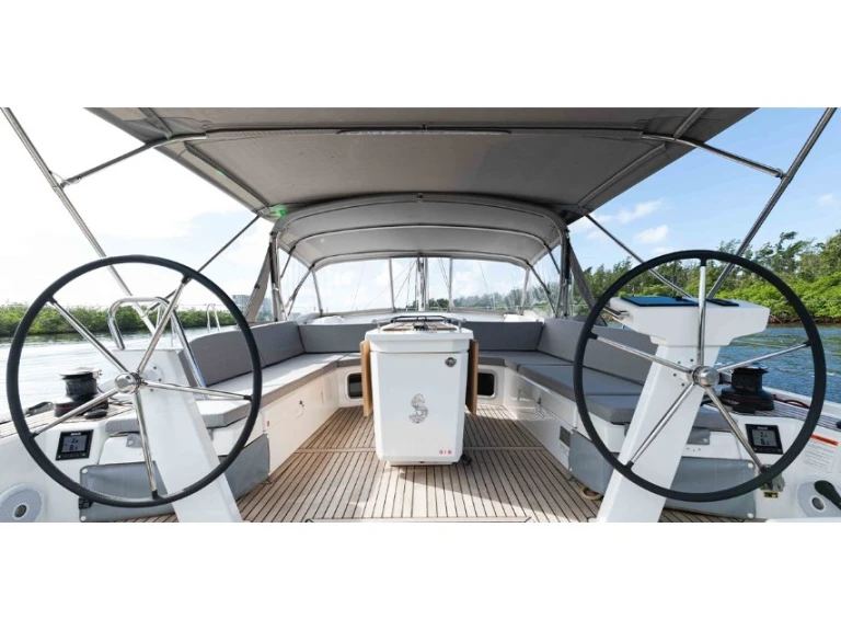 Ein Bénéteau Oceanis 51.1 mieten in Nikiána