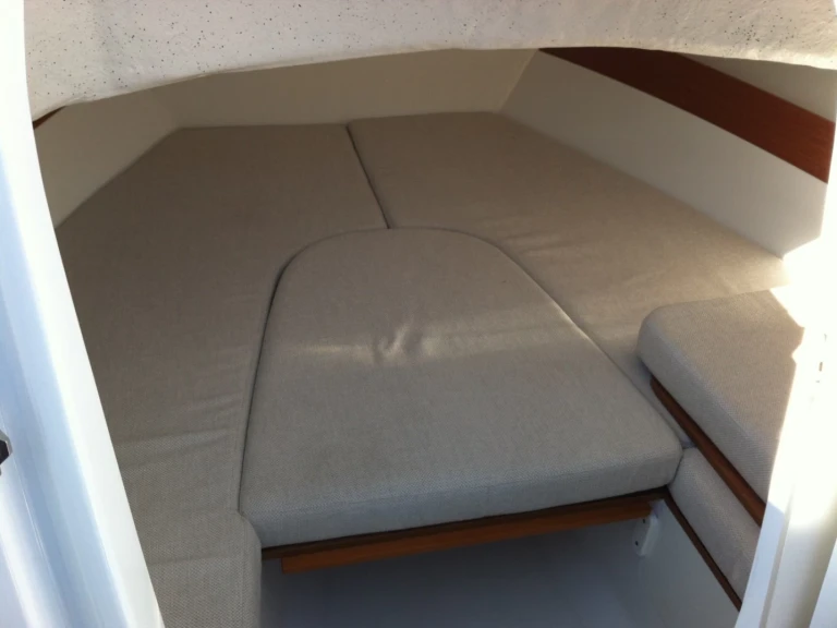 Motorboot mit oder ohne Skipper Jeanneau mieten in Nizza