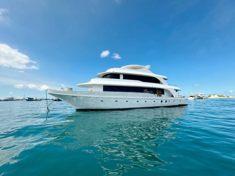 Boot mieten Malé günstig custom