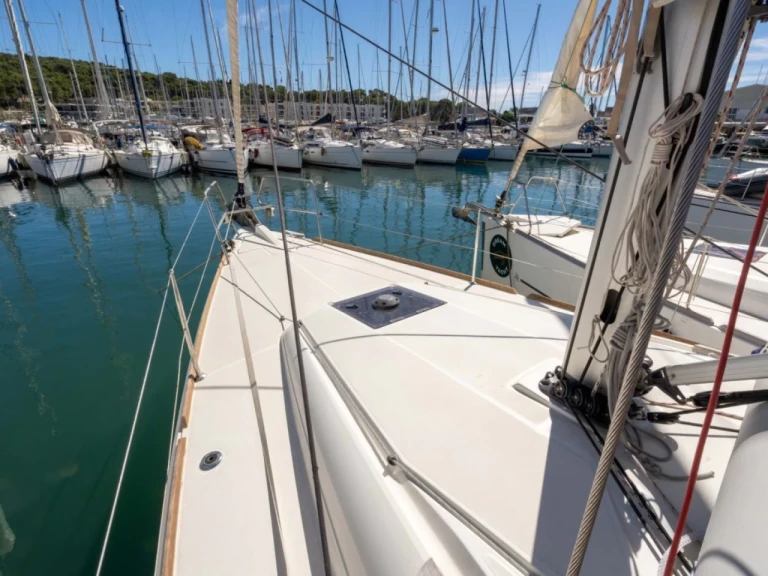 Jeanneau Sun Odyssey 389 (2019)  Jeanneau Sun Odyssey 389 (2019)  mieten Marseille