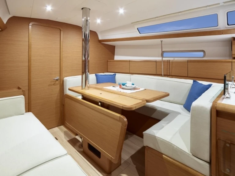 Ein Jeanneau Sun Odyssey 389 (2019)  Jeanneau Sun Odyssey 389 (2019)  mieten in Marseille