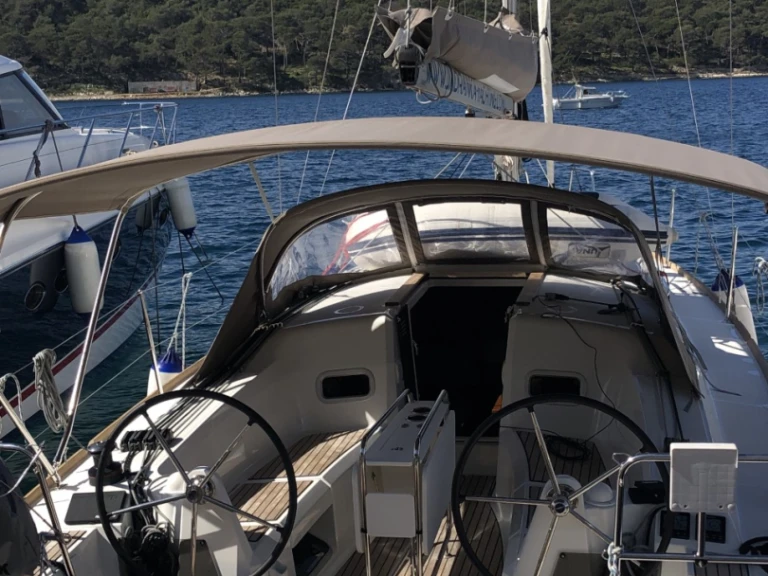 Ein Jeanneau Sun Odyssey 349 mieten in Punat