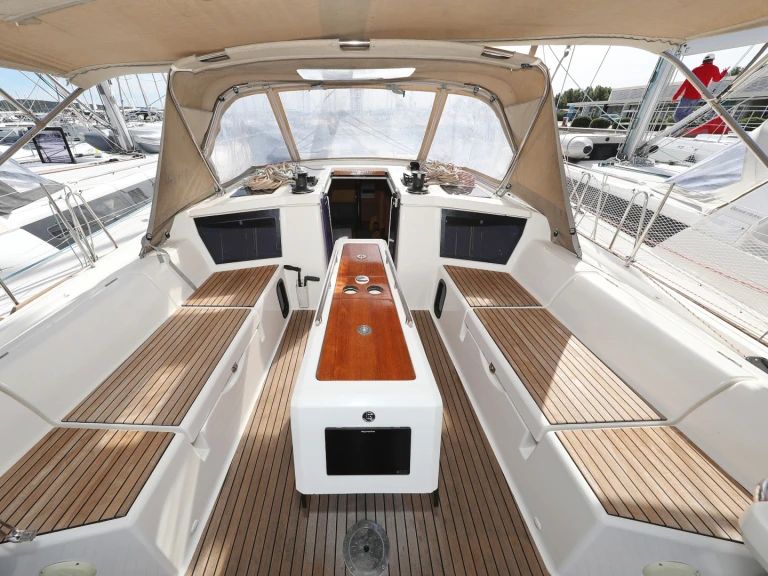 Ein Dufour Dufour 430 Grand Large mieten in Trogir