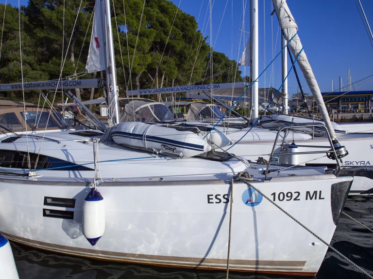 Ein Elan Impression 35 mieten in Punat