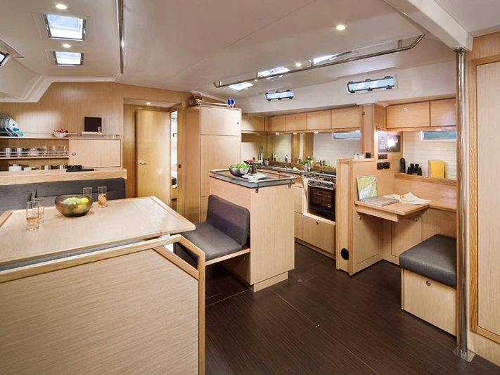Ein Bavaria Cruiser 55 mieten in Álimos