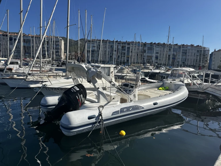 Ein Capelli Tempest 750 Top mieten in Toulon