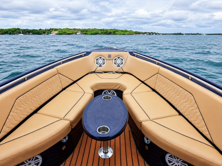 Vermietung Motorboot Custom Made mit Führerschein