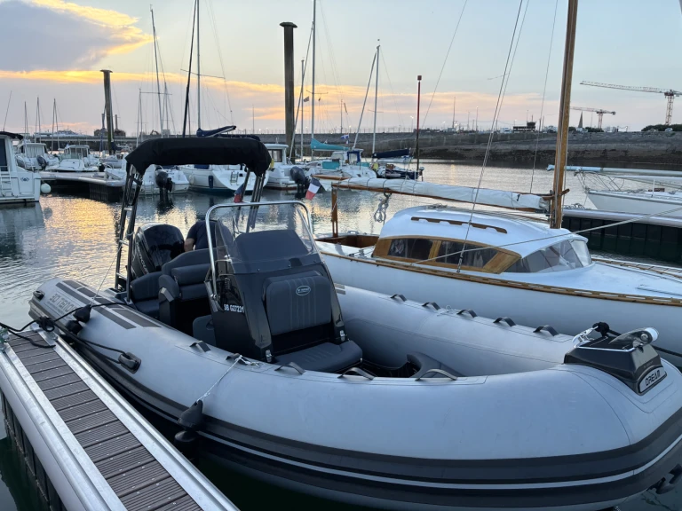 Ein 3D Tender 3D Tender 589 mieten in Saint-Malo