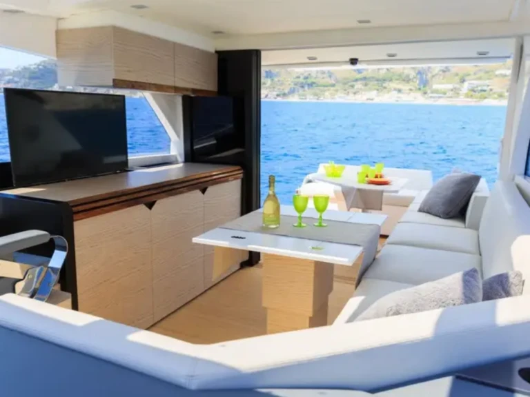 YachtCharter in Port des Marines de Cogolin - Rio Yachts 44 Sport Coupé auf SamBoat