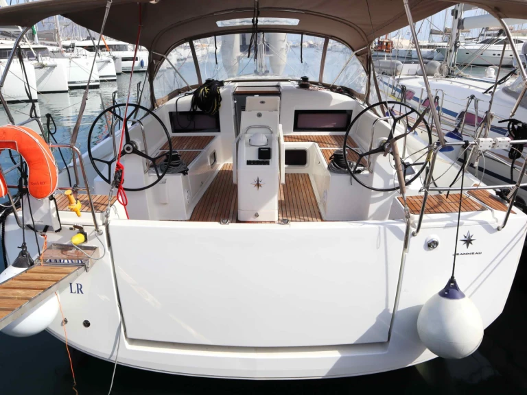 Segelboot mit oder ohne Skipper Jeanneau mieten in Gouviá