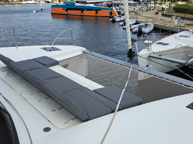 Ein Fountaine Pajot Astréa 42 (6 cab.) mieten in Bormes-les-Mimosas
