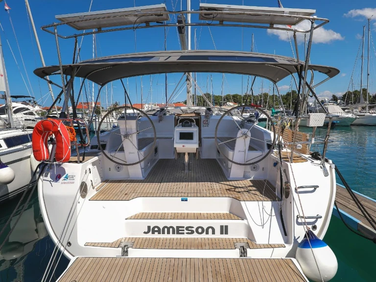 Ein Bavaria Cruiser 46 mieten in Zadar