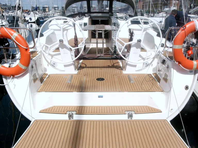 Ein Bavaria Cruiser 41S mieten in Heiligenhafen