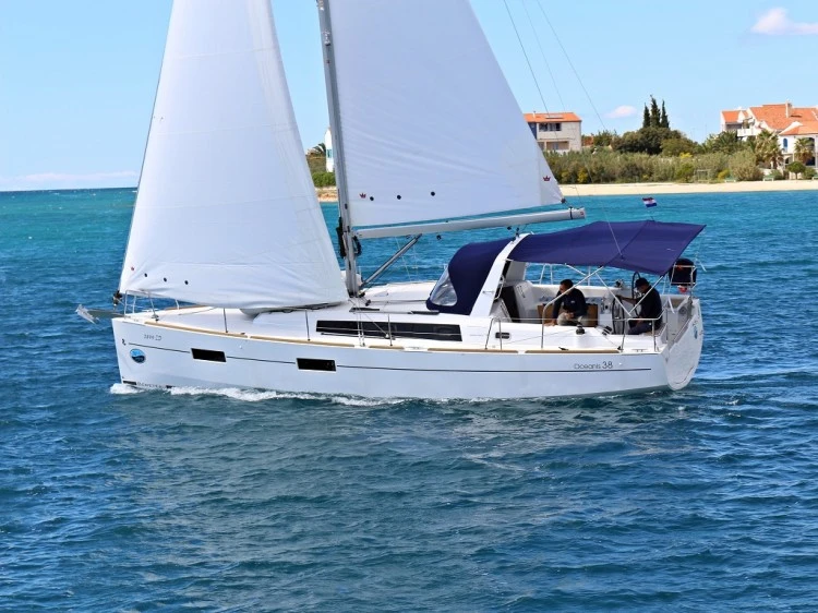 Ein Bénéteau Oceanis 38.1 mieten in Barth