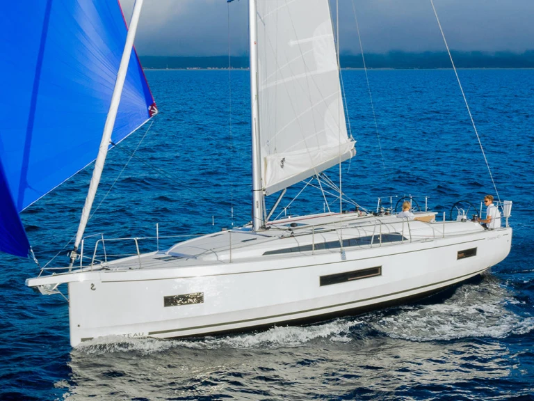 Ein Bénéteau Oceanis 40.1 mieten in Néa Péramos