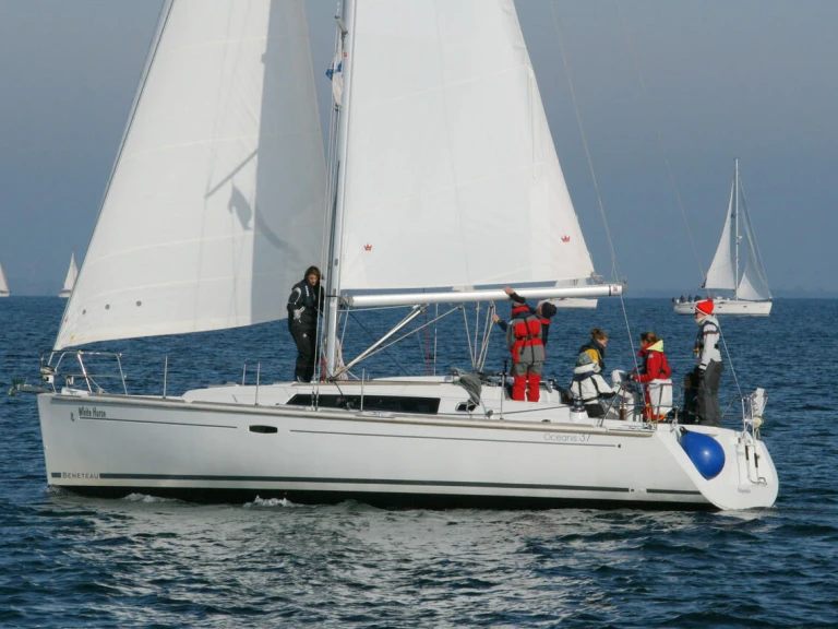 Ein Bénéteau Oceanis 37 mieten in Flensburg