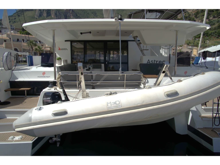 YachtCharter in Castellammare del Golfo - Fountaine Pajot Fountaine Pajot Astréa 42 (Wm-Ac in dinette-Gen-Sol.Pan) auf SamBoat