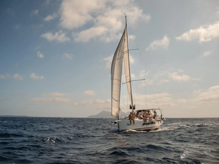 Dufour Dufour 37 – Available for Crewed Daily Charters Only mieten Castellammare del Golfo