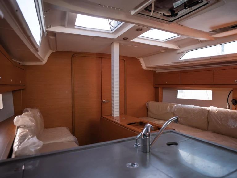 YachtCharter in Castellammare del Golfo - Dufour Dufour 37 – Available for Crewed Daily Charters Only auf SamBoat