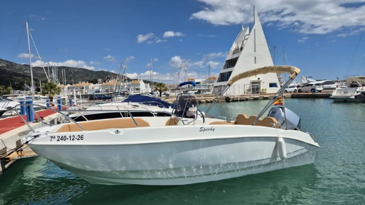 Cayman 585 mieten Cala Galdana