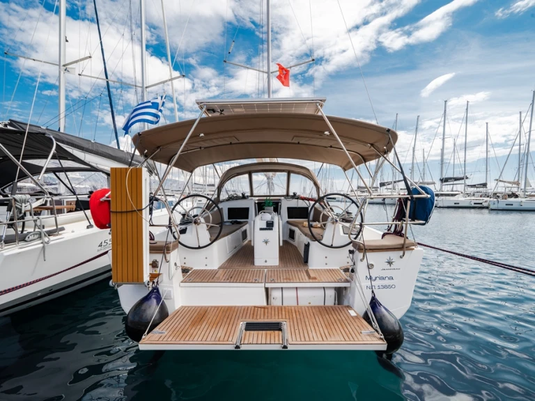 Ein Jeanneau Sun Odyssey 415 mieten in Néa Péramos