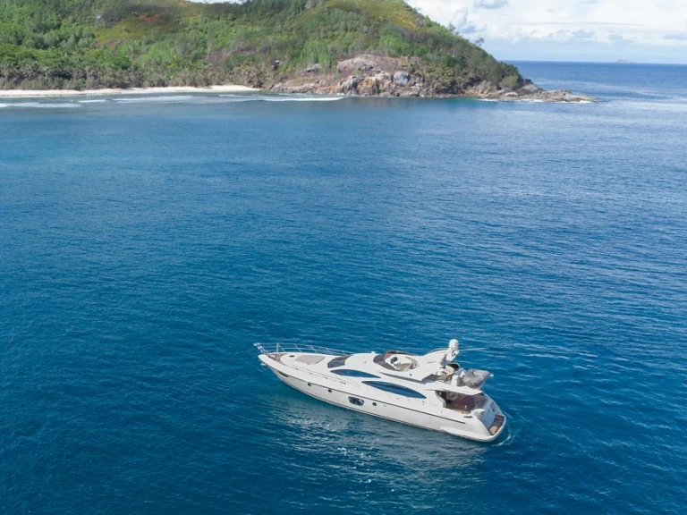 Ein Azimut Azimut 68 E mieten in Eden Island