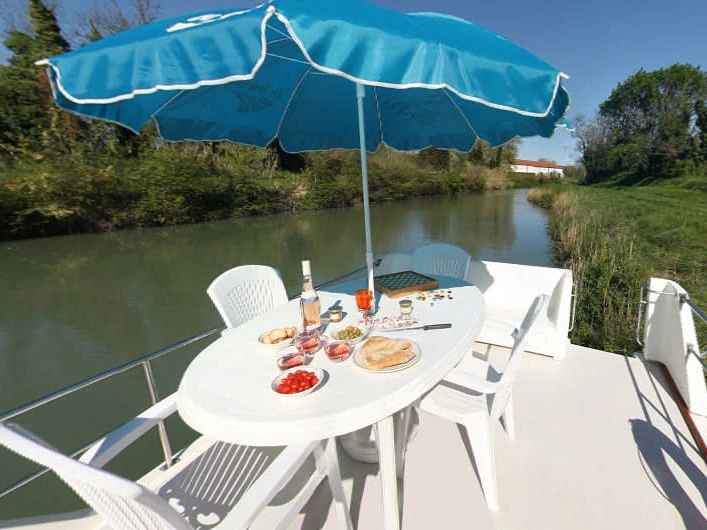 YachtCharter in Saint-Gilles du Gard - Le Boat Continentale auf SamBoat