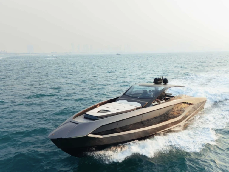 Ein Tecnomar Lamborghini 63  mieten in Dubai Marina